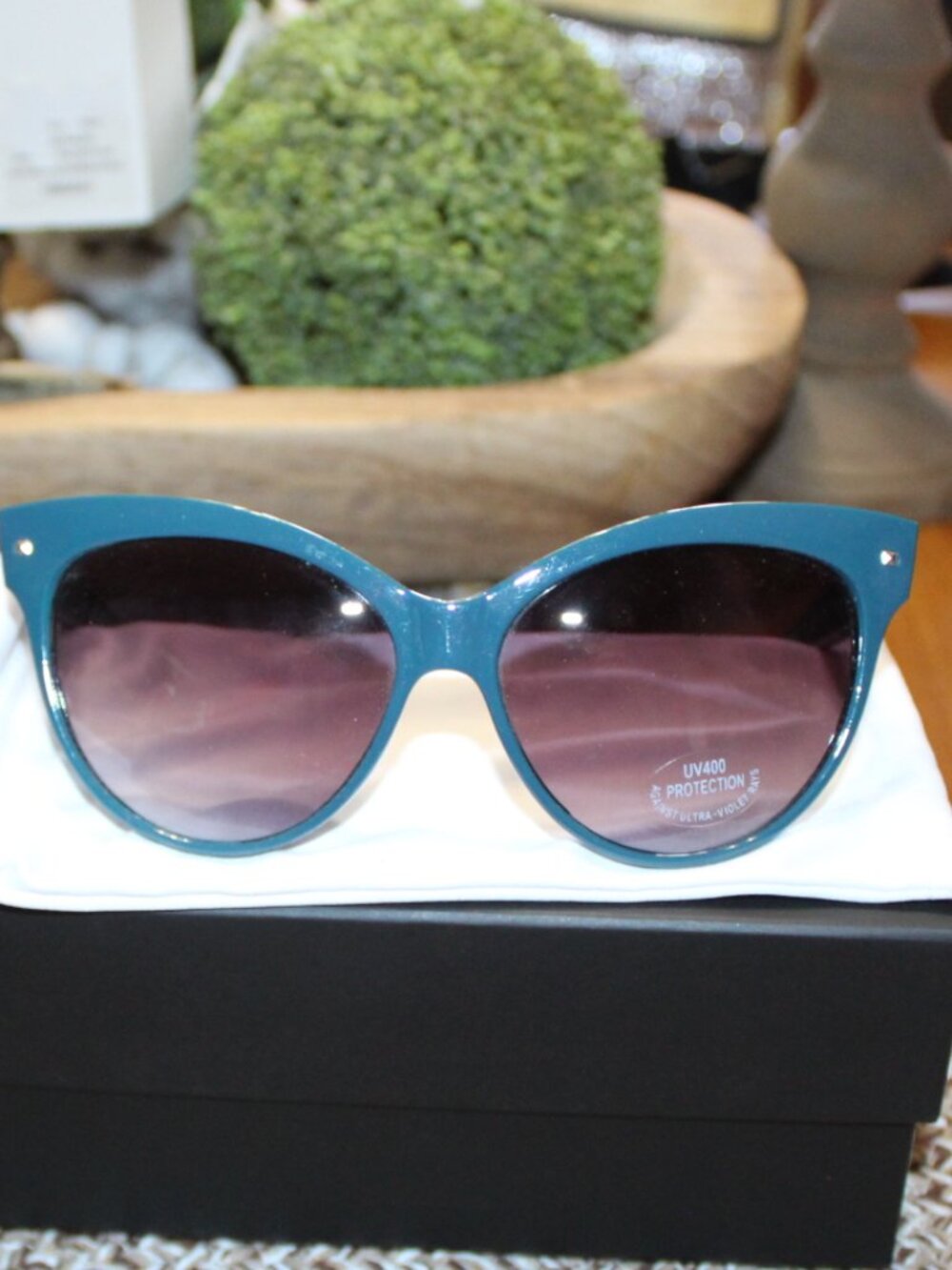 NWT Torrid Oversized cat eye sunglasses, FUN